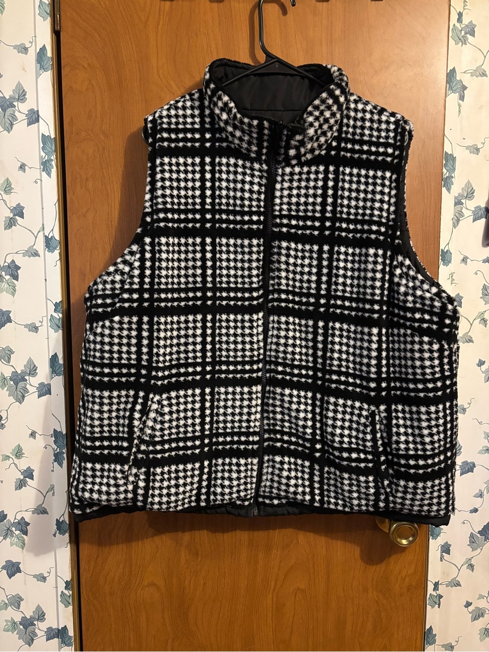 Ashley By 26 International Houndtooth &  Black Quilted Zip Vest